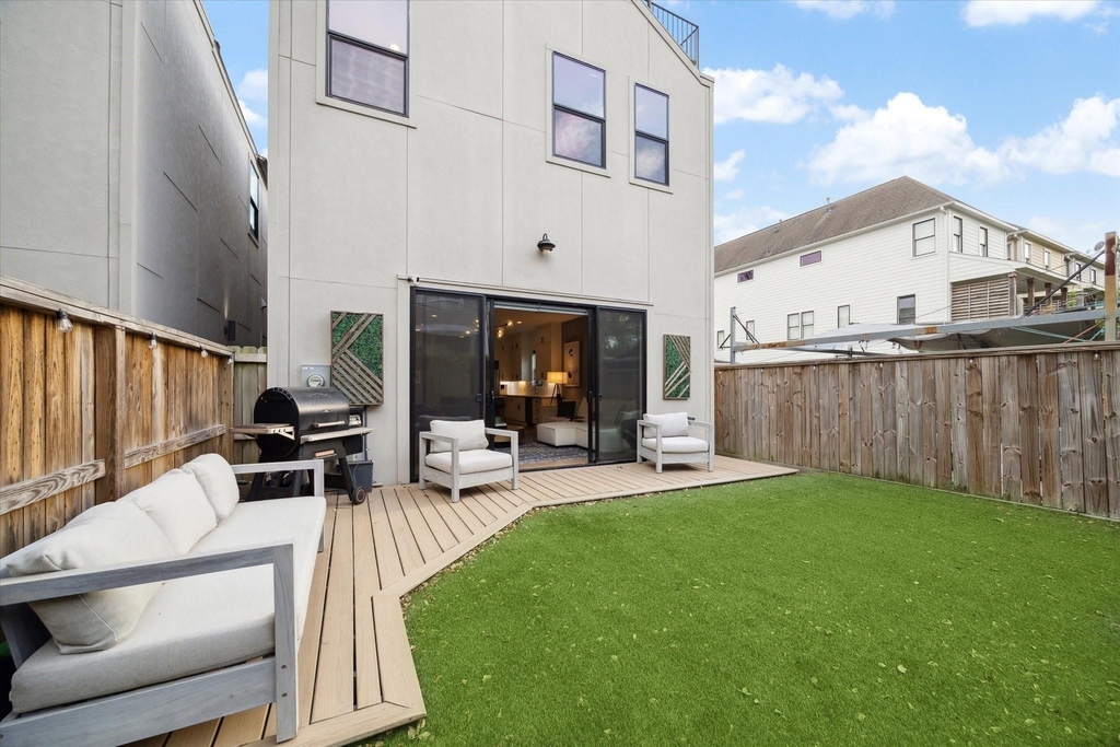 823 Aurora Street - Photo 1