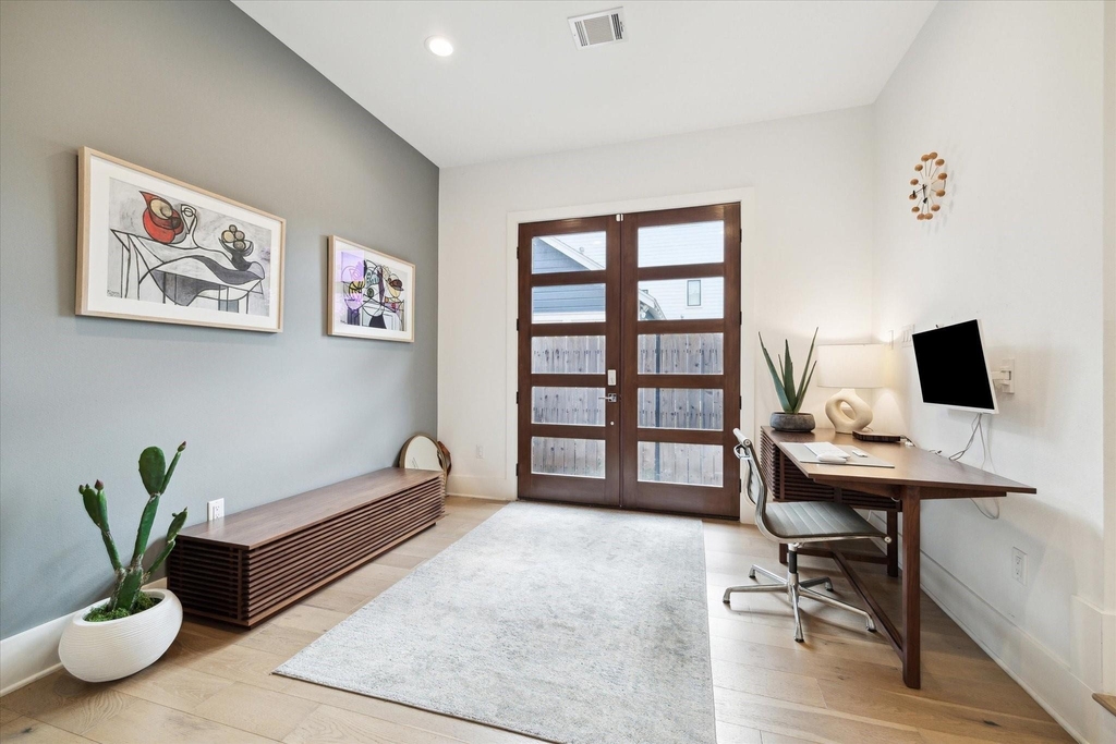 823 Aurora Street - Photo 2