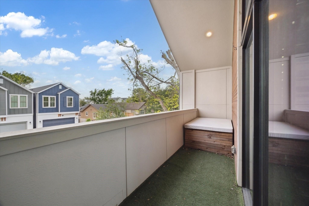 823 Aurora Street - Photo 14
