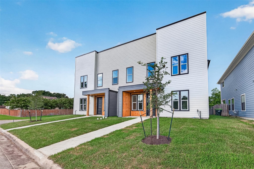703 Carol Lynn Drive - Photo 2