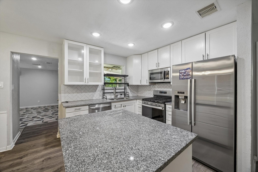 1526 Diplomat Way - Photo 1