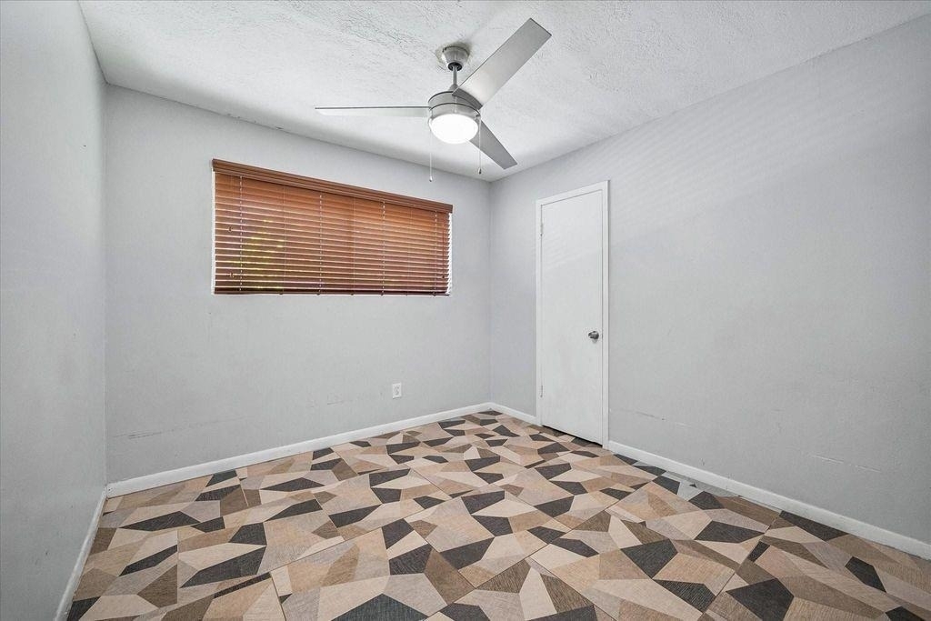 1526 Diplomat Way - Photo 4