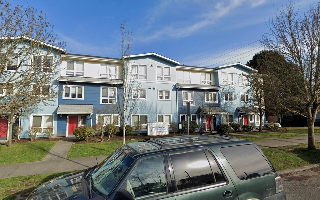 3125 Oakes Avenue - Photo 2