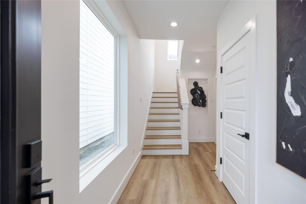 4008 Yellowstone Blvd - Photo 3