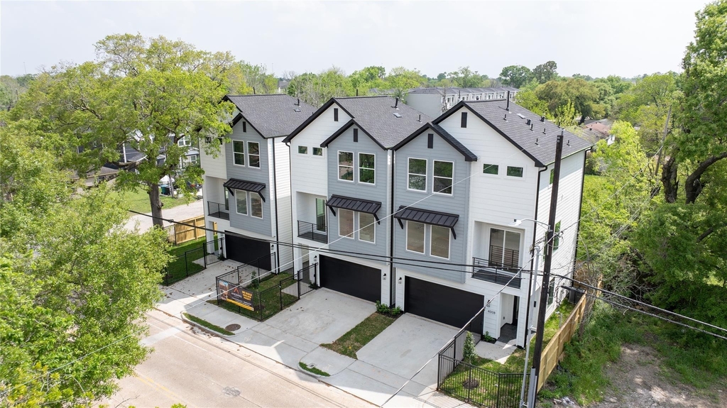 4008 Yellowstone Blvd - Photo 1