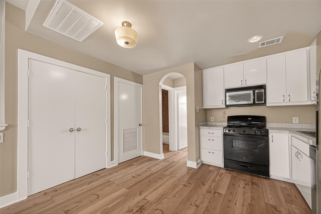 5941 South Loop E - Photo 16