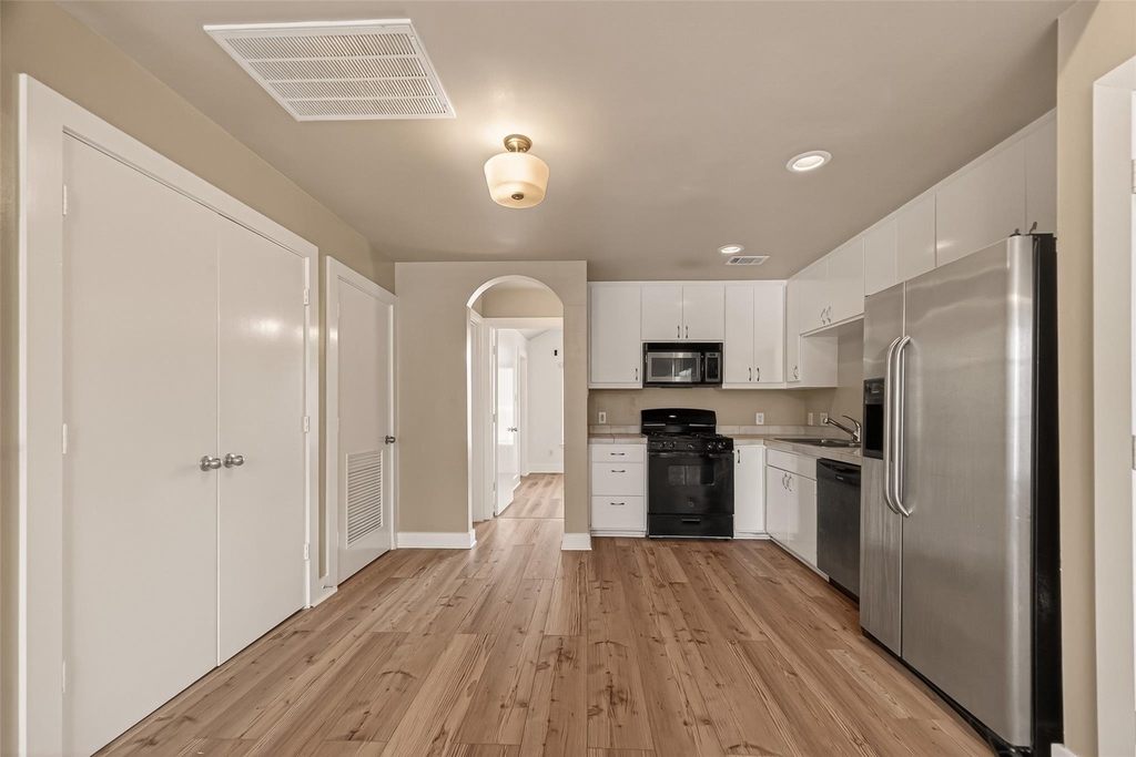 5941 South Loop E - Photo 12