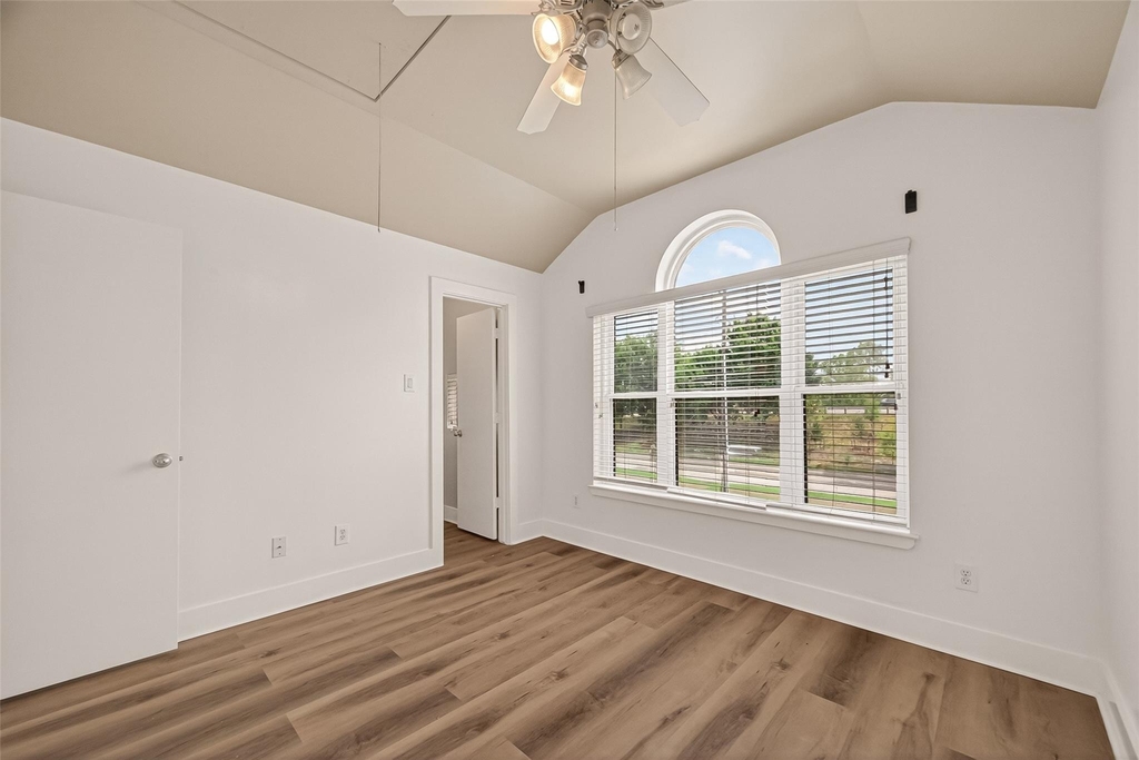 5941 South Loop E - Photo 22