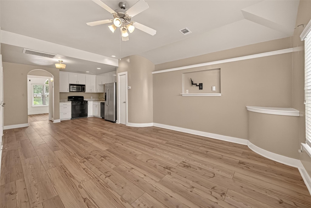 5941 South Loop E - Photo 9