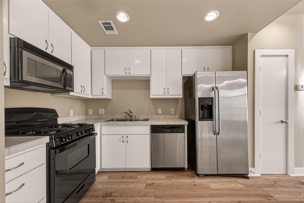 5941 South Loop E - Photo 15