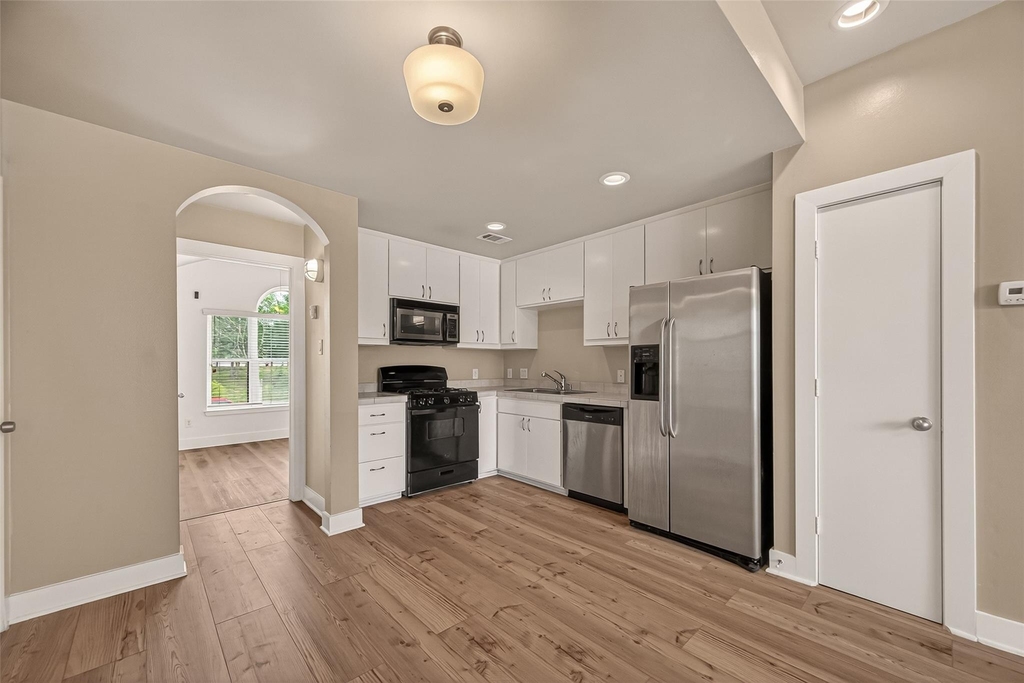 5941 South Loop E - Photo 13