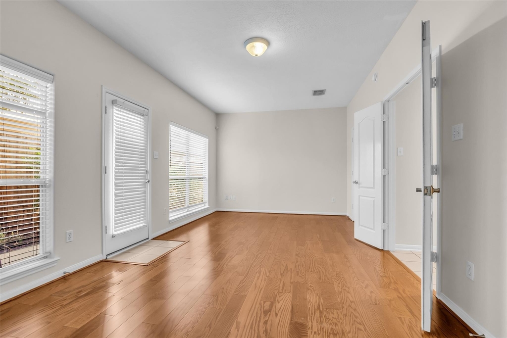 2123 Stacy Knoll - Photo 2