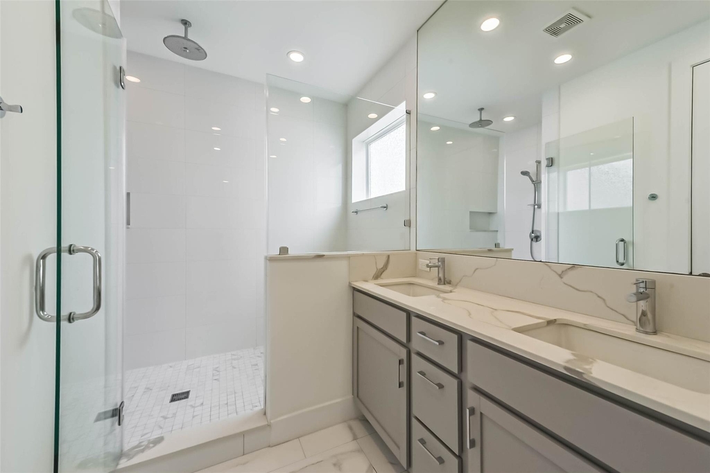 2408 Emancipation Avenue - Photo 9