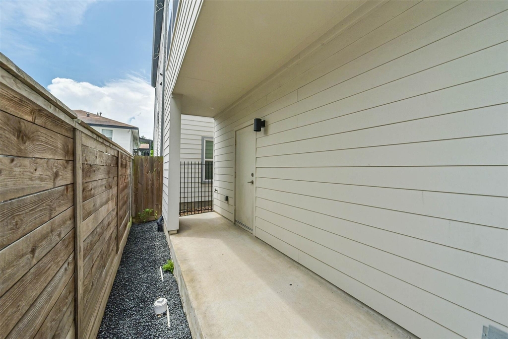 2408 Emancipation Avenue - Photo 15