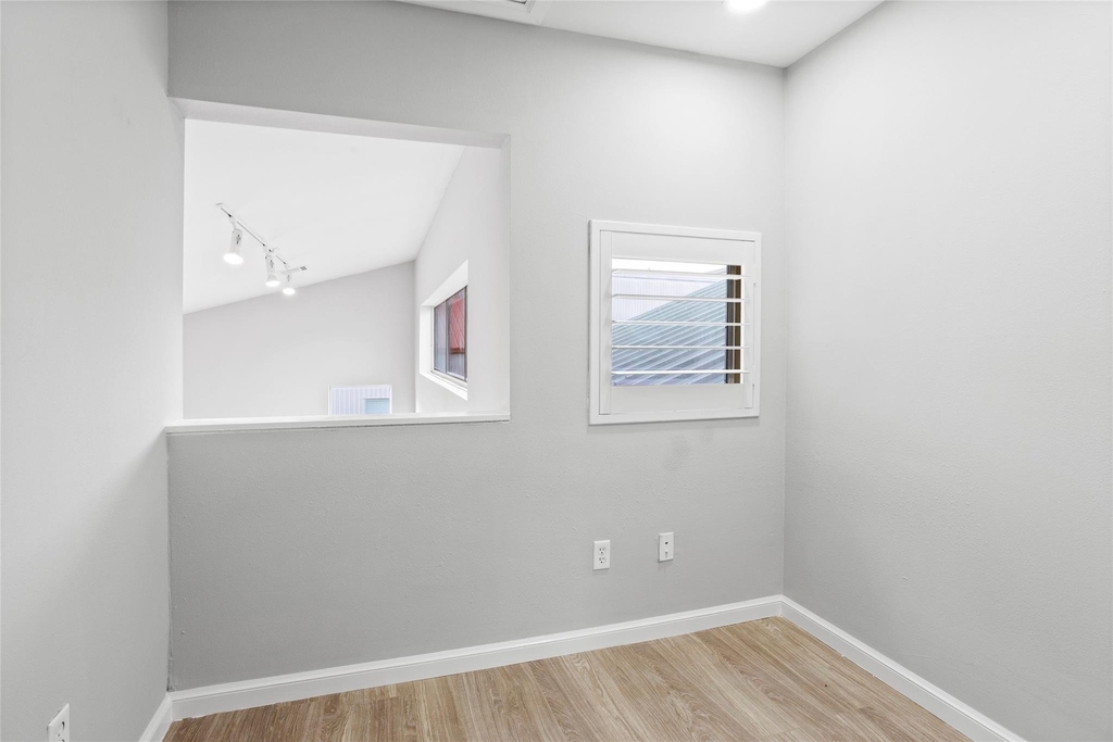 6933 Yellowstone Way Drive - Photo 16