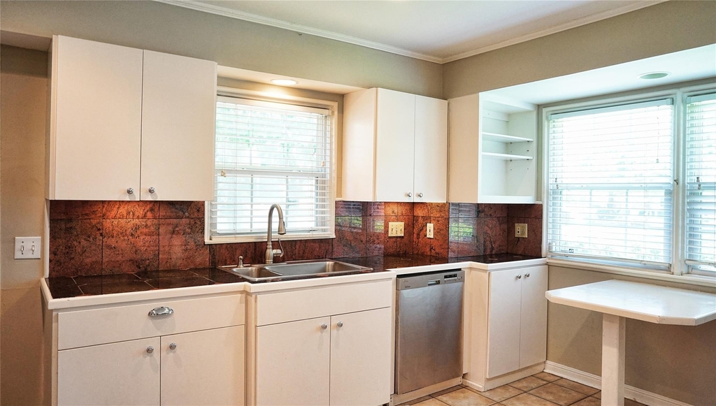 2047 Mcclendon Street - Photo 7