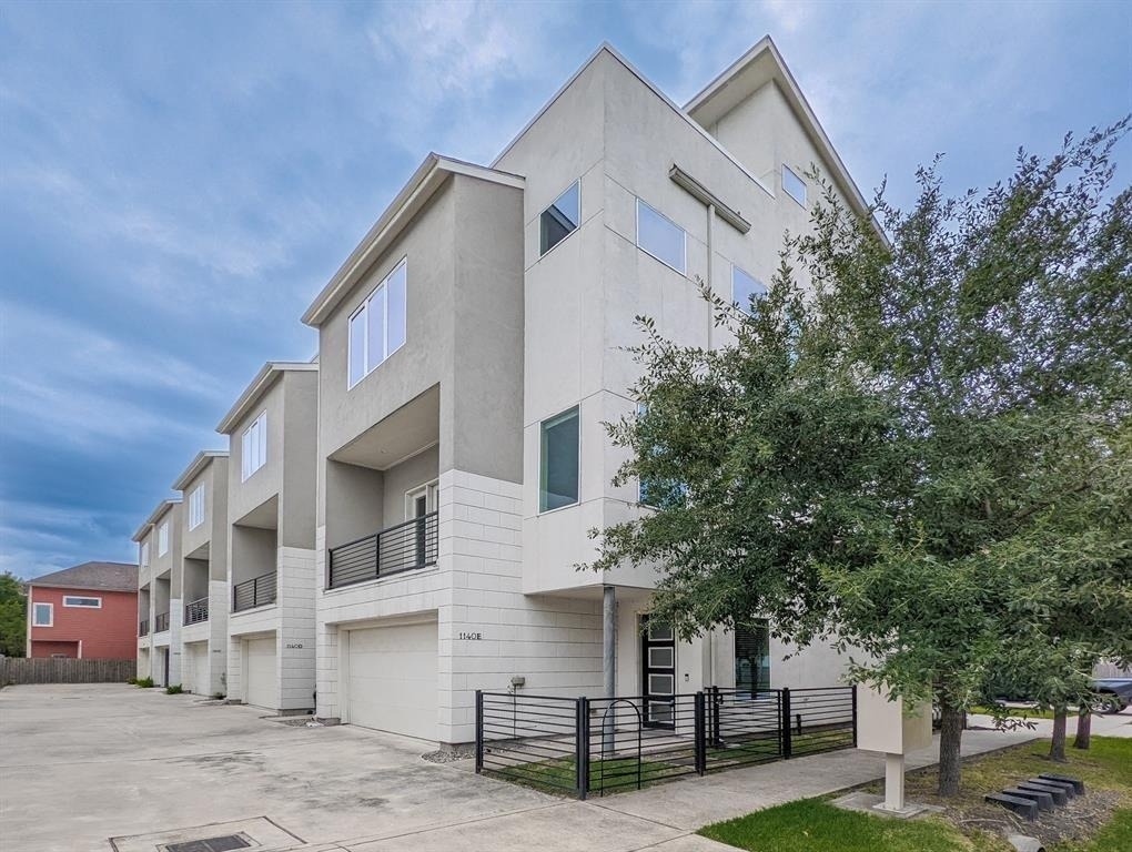 1140 W 24th Street - Photo 0