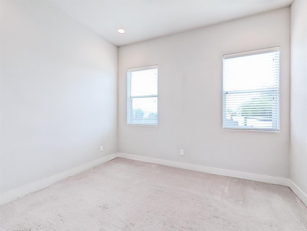 1140 W 24th Street - Photo 11