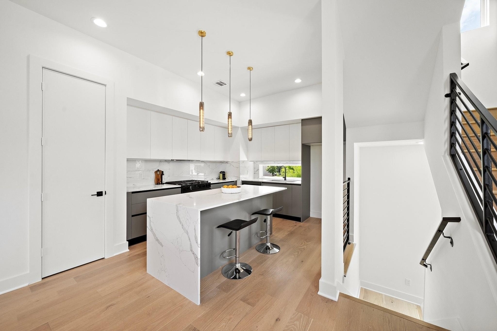 1607 Barbee Street - Photo 0