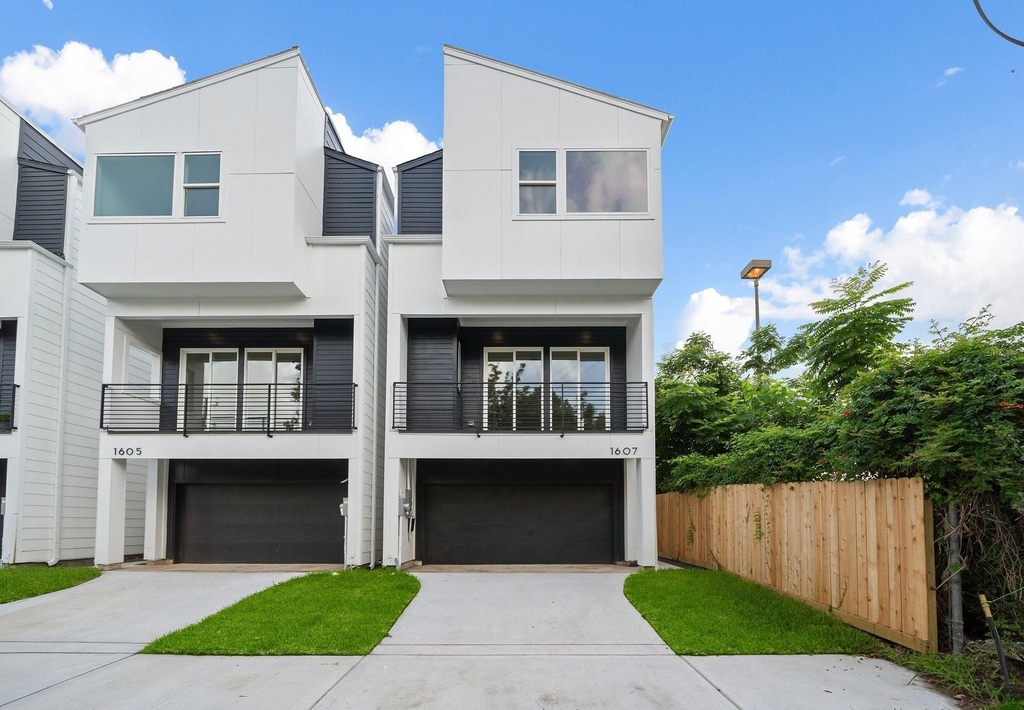 1607 Barbee Street - Photo 2
