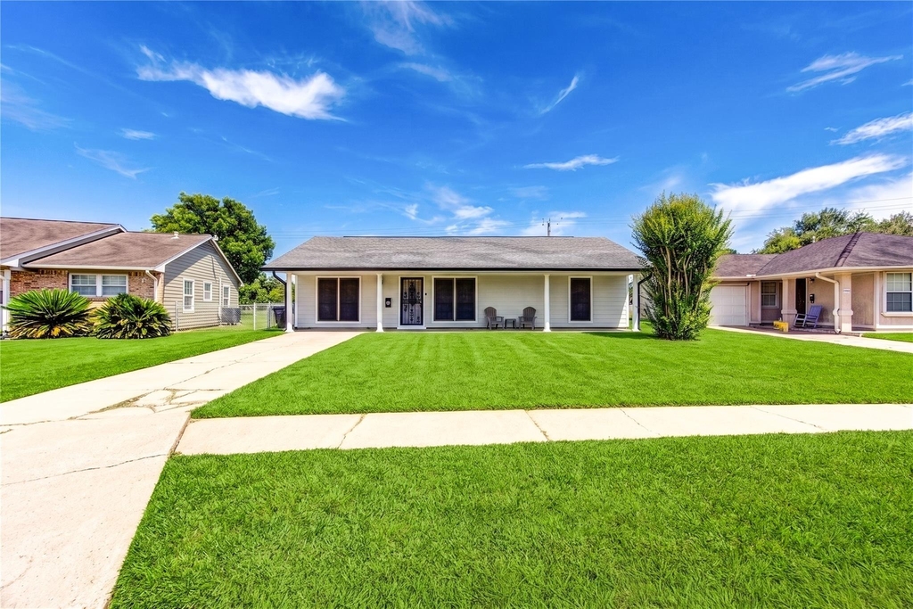 9922 Carmalee Street - Photo 2