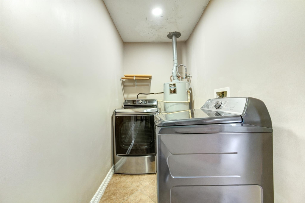 9922 Carmalee Street - Photo 27