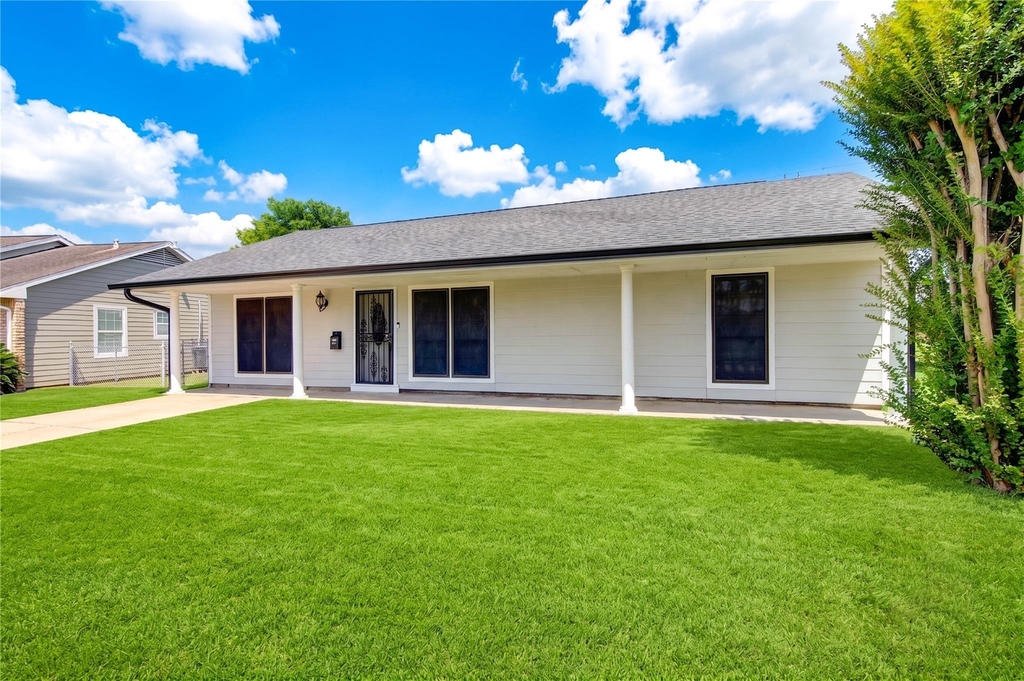 9922 Carmalee Street - Photo 0