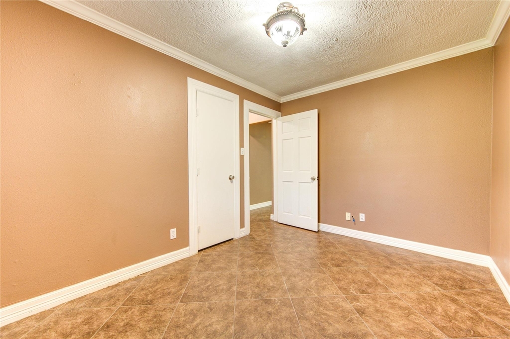 9922 Carmalee Street - Photo 33