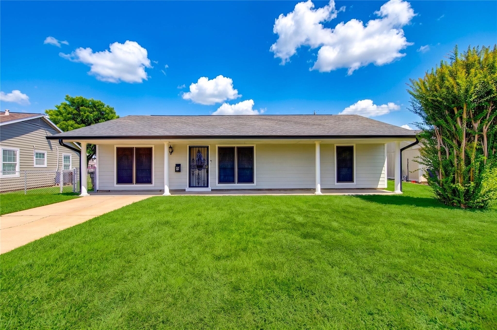 9922 Carmalee Street - Photo 1