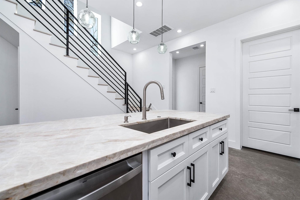 3411 Mcgowen Street - Photo 10
