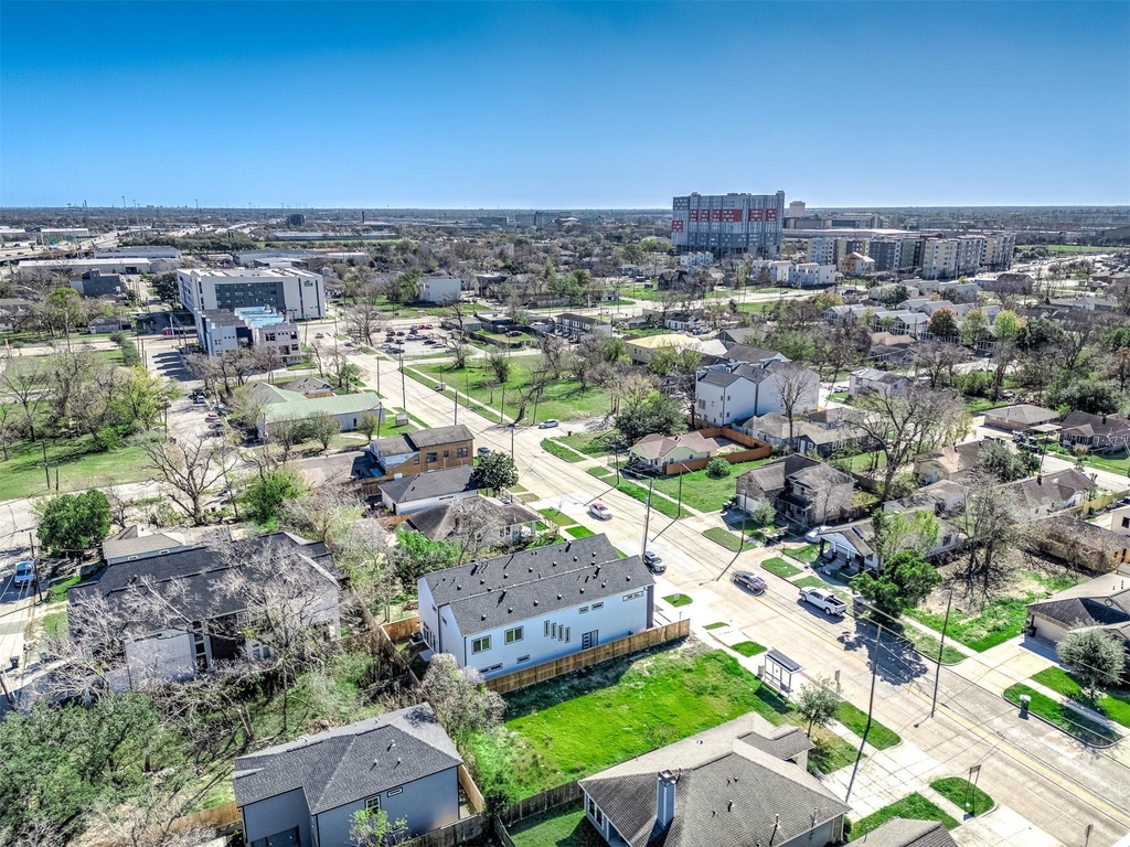 3411 Mcgowen Street - Photo 32
