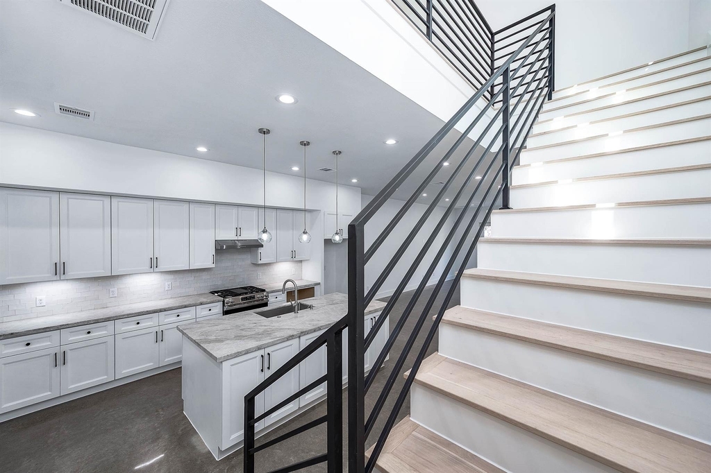 3411 Mcgowen Street - Photo 5