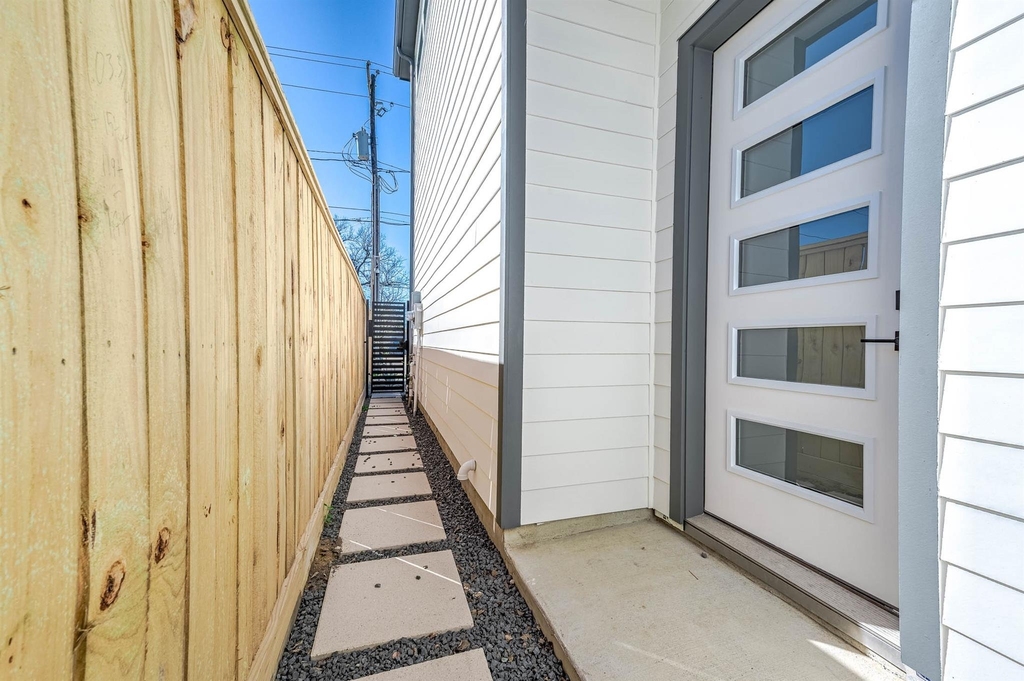3411 Mcgowen Street - Photo 4