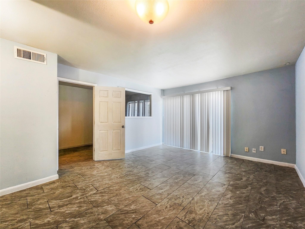 2820 S Bartell Drive - Photo 0