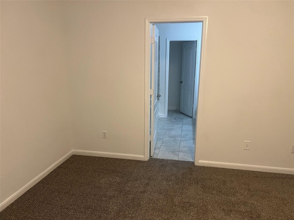 2524 Bryan Park Lane - Photo 3