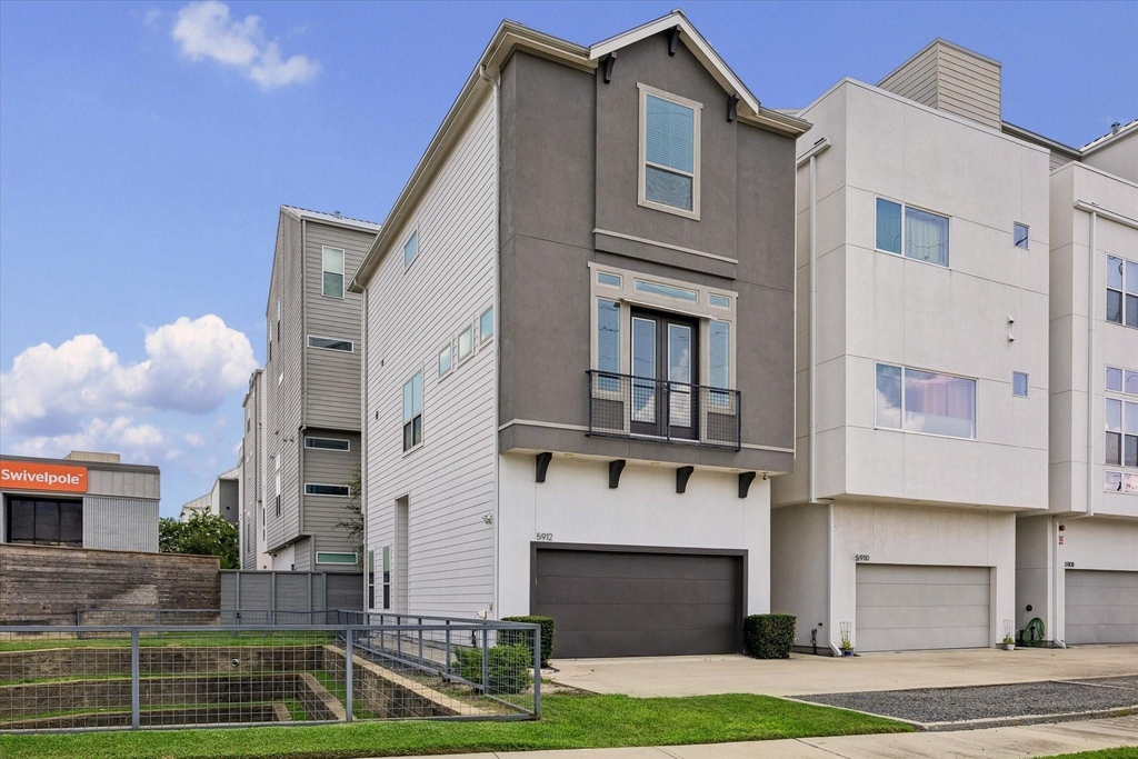 5912 E Post Oak Lane - Photo 0