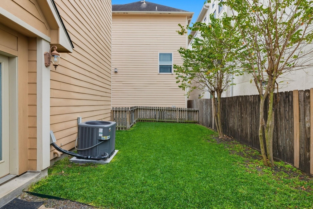 1714 Ovid Street - Photo 2