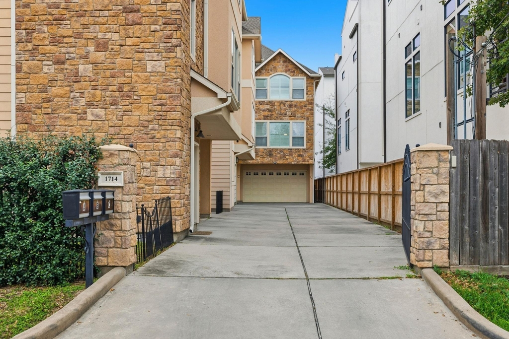 1714 Ovid Street - Photo 4