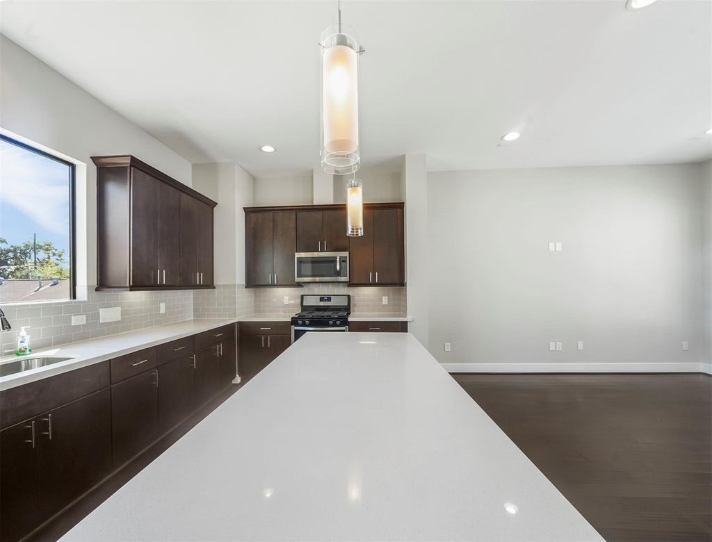 1607 Milby Street - Photo 6