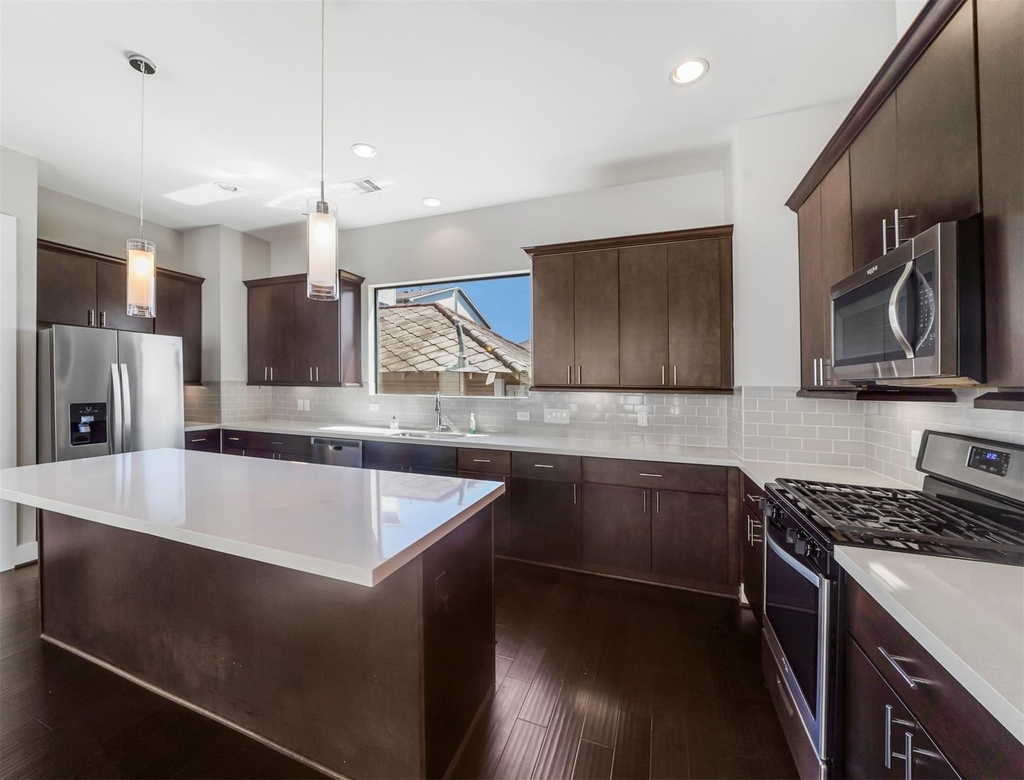 1607 Milby Street - Photo 0