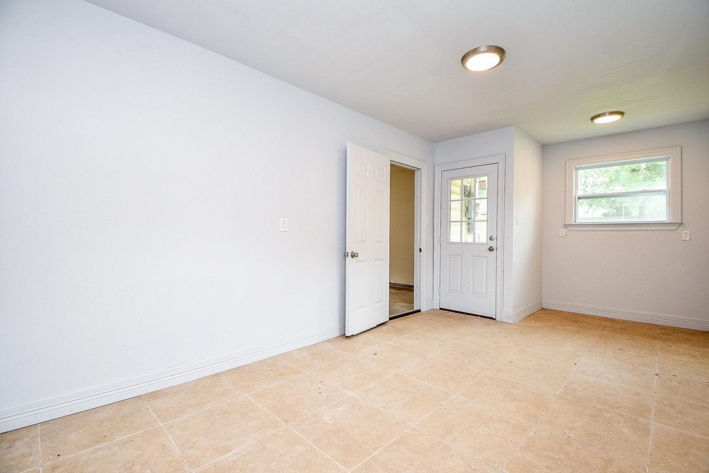 707 Thistlewood Drive - Photo 32