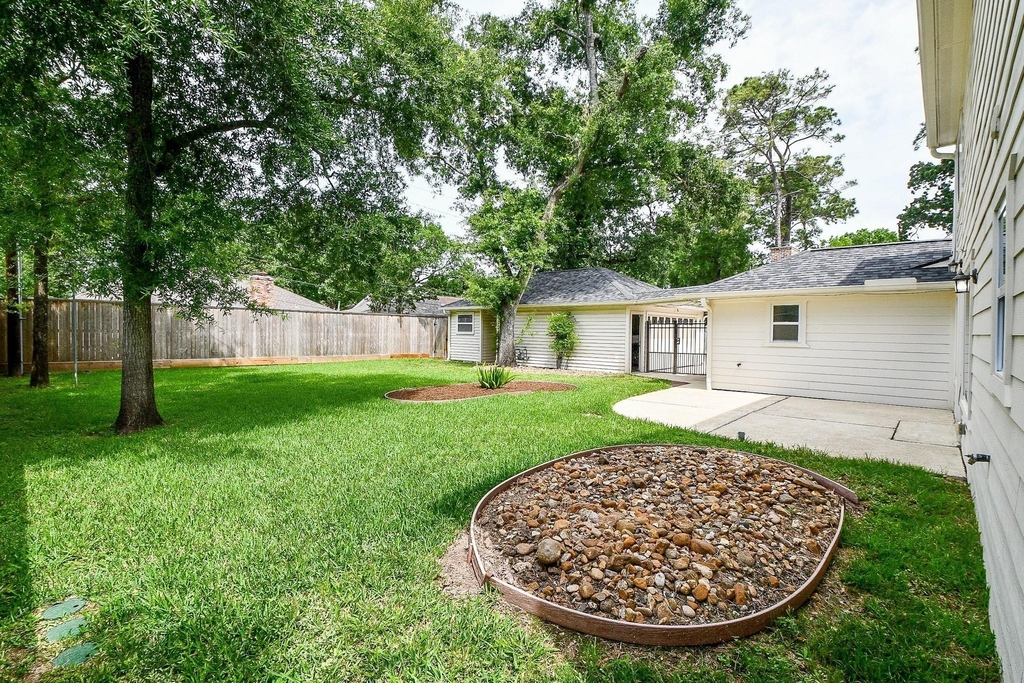 707 Thistlewood Drive - Photo 36