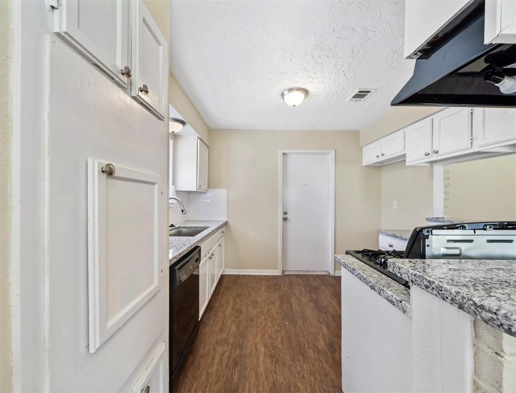 7962 Southmeadow Drive - Photo 8