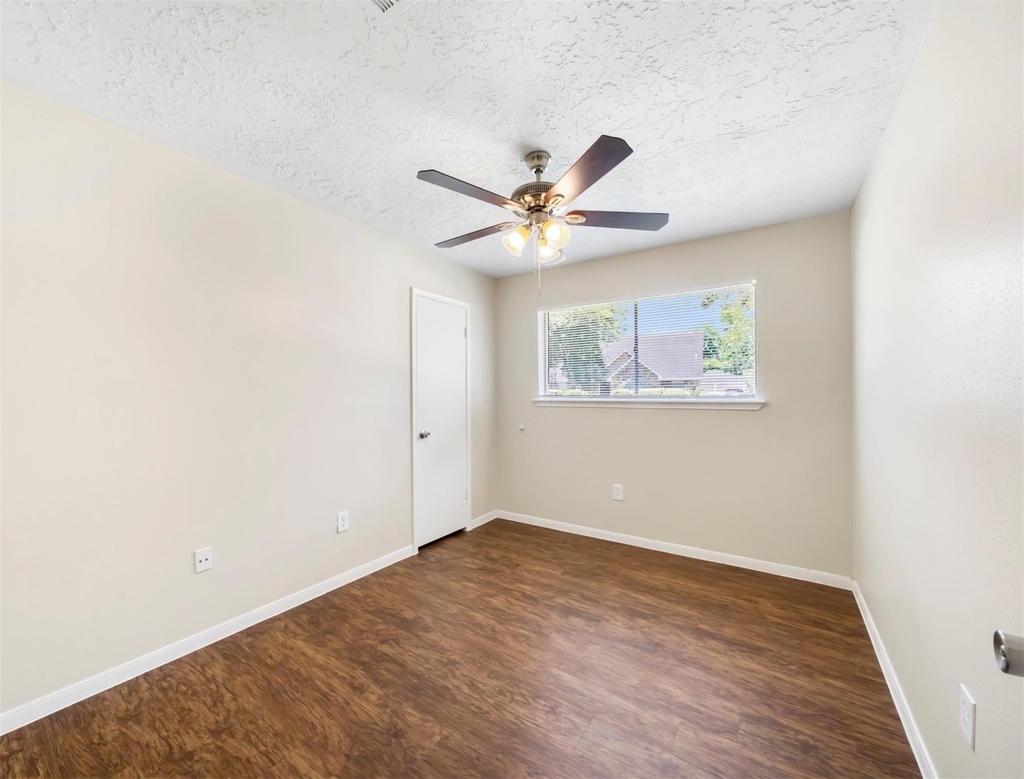 7962 Southmeadow Drive - Photo 11