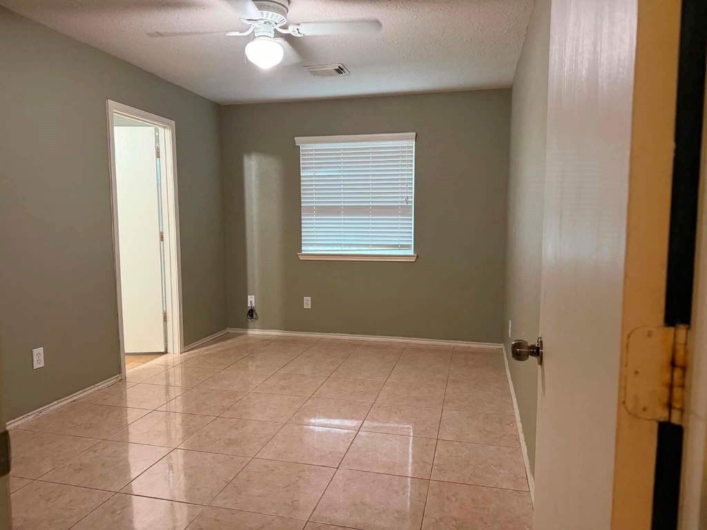 11030 Knobbley Oak Court - Photo 12
