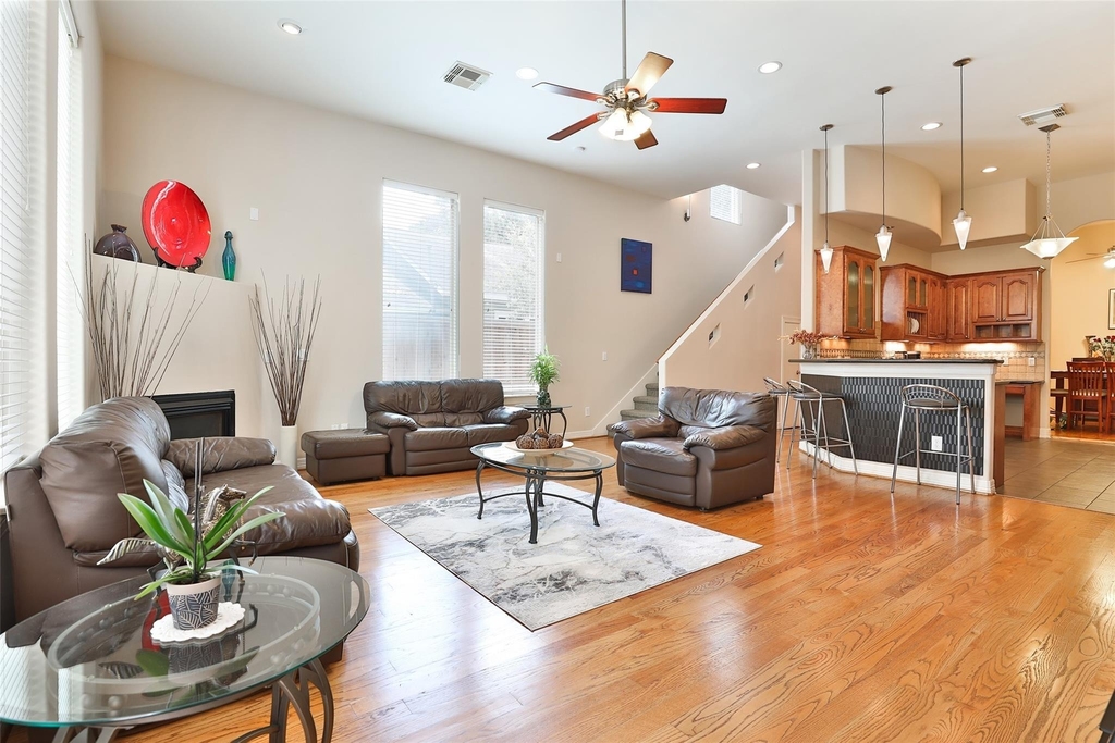 826 E 29th Street - Photo 1