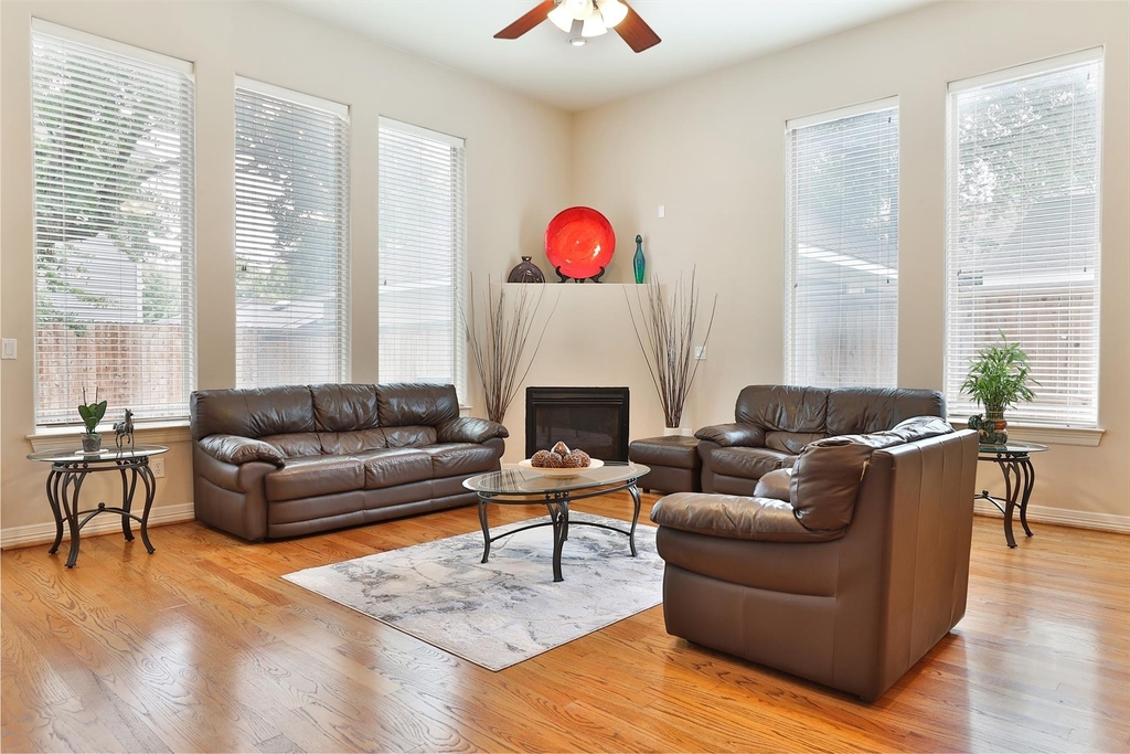 826 E 29th Street - Photo 5