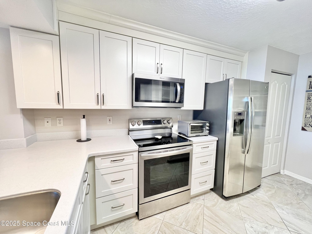 425 Buchanan Avenue - Photo 3