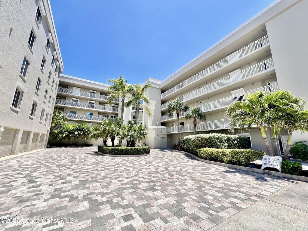 425 Buchanan Avenue - Photo 1