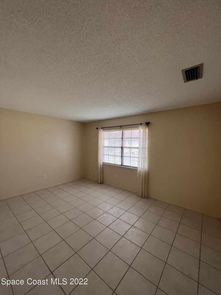 1675 Jack Oates Boulevard - Photo 5